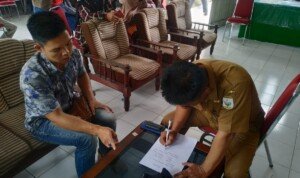 Gaji Belum Dibayar, Pejabat RT dan RW Datangi Kantor Camat Baturaja Barat