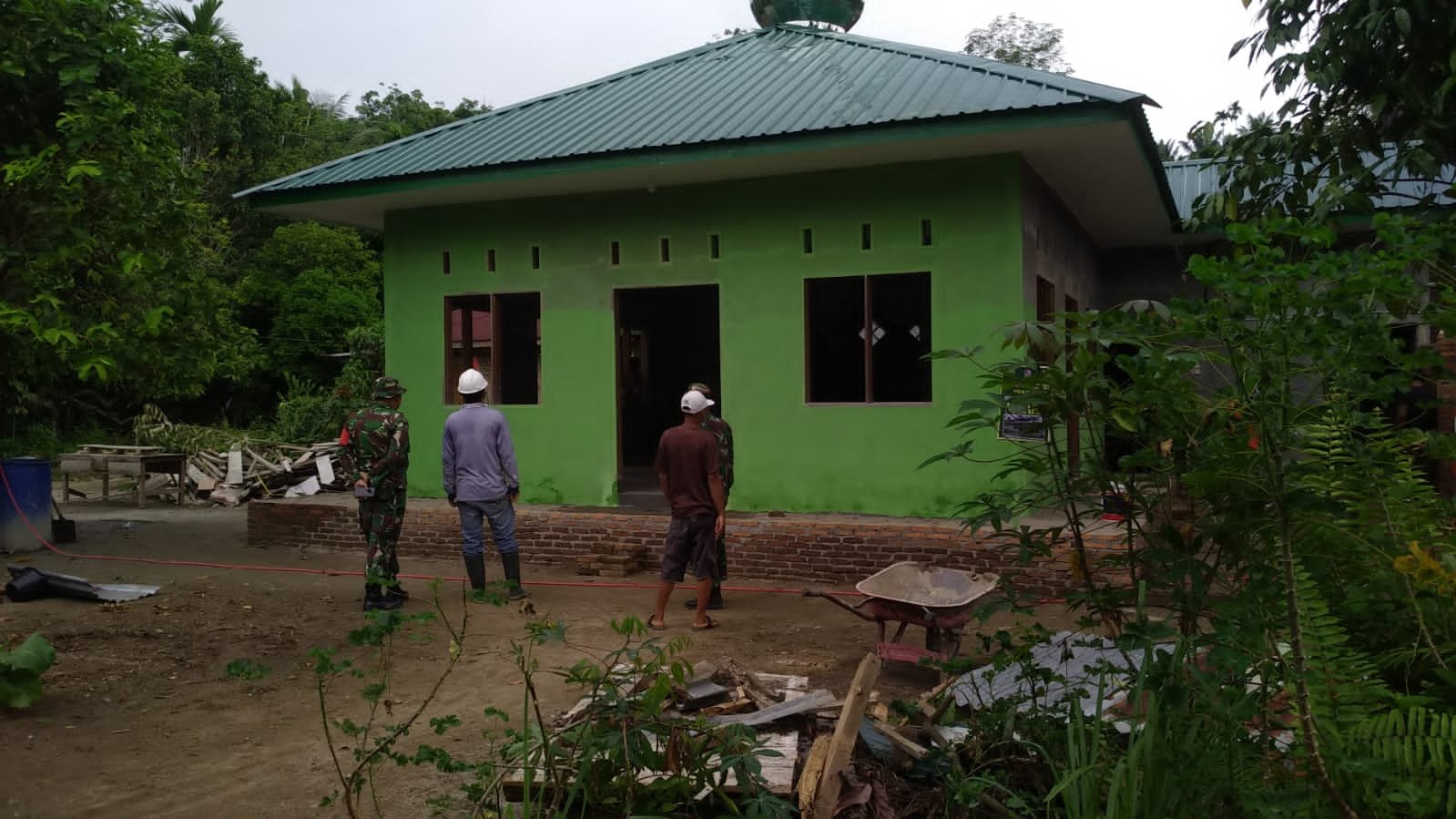 Musala Al-Kahfi di Desa Mabar kecamatan Bangun Purba Deli Serdang Sumut, disulap anggota TMMD ke-111 menjadi lebih modern (M Siddik / Mattanews.co)