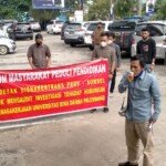 Puluhan Massa FMPP Gelar Aksi di Disnakertrans Sumsel
