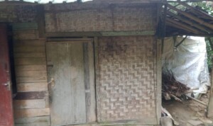 Yayasan Maung Bodas Sambangi Satu Keluarga yang Tinggal Rumah Tidak Layak Huni di Ciamis