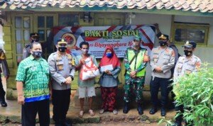 Peringati Hari Bhayangkara ke-75, Polres Ciamis Salurkan Bantuan Sosial