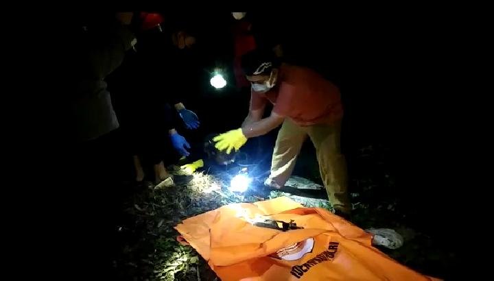 Mayat tanpa identitas ditemukan di sebuah kebun di Ciamis Jawa Barat (Alvine / Mattanews.co)