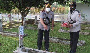 Mengenang Jasa Pahlawan, Jajaran Polres Purwakarta Gelar Ziarah ke TMP