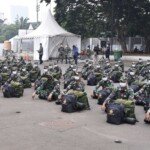 Bersenjatakan Jarum Suntik, Ratusan Tenaga Kesehatan TNI Kepung Jakarta