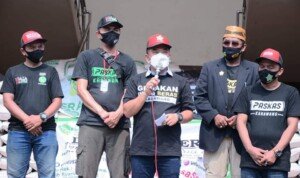 Wabup Bantu Distribusi Beras untuk Ponpes Bareng Paskas Karawang