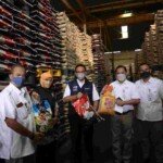 Hari Ini, Gubernur Anies Lepas Pendistribusian Bansos Beras Premium Untuk Warga Jakarta