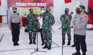Tinjau Sentra Vaksinasi di Holy Stadium Semarang, Panglima TNI: Strategi Defensif dan Ofensif Untuk Menekan Kasus Covid-19