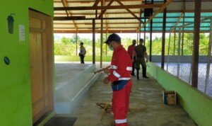 Satgas Covid-19 Kapuas Hulu dan Manggala Agni Balai Besar TNBK-DS Lakukan Penyemprotan Disinfektan di Kecamatan Semitau