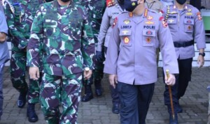 Panglima TNI dan Kapolri Tinjau Vaksinasi Massal di JIEXPO dan Pesantren Al-Hamidi Jakarta Timur