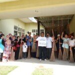 YBM PLN UIW S2JB Bagikan 1000 Sapu Lidi ke Penyandang Tuna Netra