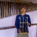 Lestarikan Budaya Sunda, Seorang Pria di Ciamis Bawa Angklung Mendunia