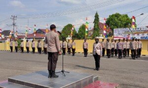 Datangi Wilayah Zona Merah, Polres Lahat Bantu Warga Isolasi Mandiri