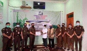 Rangkaian Hari Bhakti Adhyaksa, Kejari Kapuas Hulu Beri Bantuan Yatim Piatu dan Masyarakat Sekitar