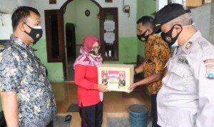 Polres Tulungagung Bagikan Bantuan Sosial untuk Warga Jepun