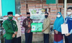 BAZNAS dan Kemenag Kapuas Hulu Salurkan Bantuan Korban Banjir di Desa Nanga Luan Silat Hilir