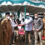 Bupati Tanah Datar Serahkan Bantuan Tani Dari Hasil Janji Kampanye