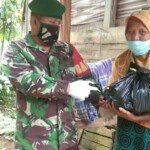Babinsa Bantuan Sembako – Suplemen, Warga Tanah Datar Isolasi Mandiri