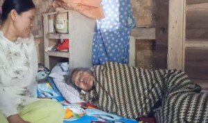 Hidup Sebatang Kara, Nenek di Tasikmalaya Bersyukur dengan Penghasilan 30 Ribu Seminggu