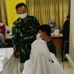 Babinsa Kodim 0117/Atam Dampingi Penyuntikan Vaksinasi Covid 19