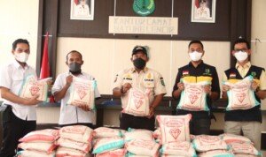 Kuyung Daniel Borong Beras Satu Ton untuk Pasien Isoman di Muba