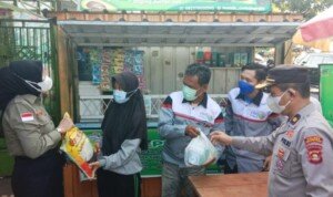 PPKM Level 4, Disdagperin bersama Polres Muba dan PD IWO Berbagi Berkah di Masa Pandemi COVID-19