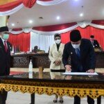 Gubernur Bersama Ketua DPRD Sumsel Tandatangani Persetujuan Pembentukan CDP Kabupaten Kikim Area