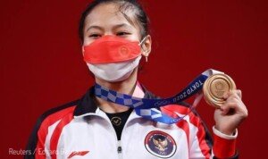 Raih Medali Pertama Untuk Kontingen Indonesia, Presiden Jokowi Sampai Ucapan Selamat Kepada Atlet Angkat Besi Putri Windy Cantika Aisah