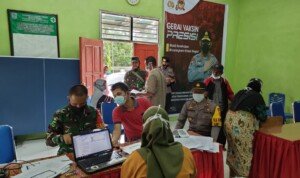 Warga Muara Siau Antusias Ikuti Vaksinasi Covid-19