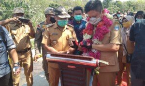 Enos Resmikan Jembatan Vila, Jadi Urat Nadi Perekonomian di OKUT