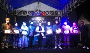 Tujuh Maestro Pencipta Lagu Daerah Terima Penghargaan dari Bupati Mamuju