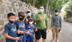 PMII Komisariat Universitas Galuh Ciamis Antusias Bagi-Bagi Masker