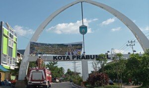 Flyover Patih Galung Dikerjakan, Dinas PUPR dan Dishub Pasang Spanduk Larangan Kendaraan Besar Melintas