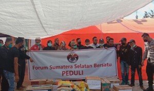 DPP Forum Sumsel Bersatu Gelar Baksos ke Korban Kebakaran Pemulutan Ilir