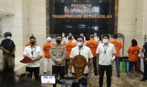 P21, Polri Serahkan Tersangka dan Barang Bukti Kasus EDCCash ke JPU