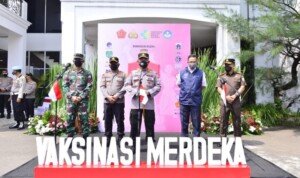 Kapolri Siapkan Strategi Capai Vaksinasi Massal 70 Persen di Hari Kemerdekaan Republik Indonesia