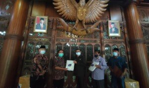 DPD NasDem Tulungagung Sumbang 150 Baju Hazmat ke RSUD dr.Iskak