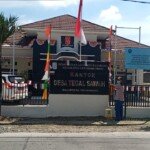 Sambut HUT RI Ke 76, Pemdes Tegalsawah Hias Kantor Dengan Memasang Bendera Merah Putih