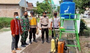 Sinergitas TNI-Polri Babinsa Koramil 403-05/Buay Madang Lakukan Pendampingan Giat Sosialisasi Prokes dan PPKM