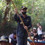 Bupati Kapuas Hulu Kunjungi Daerah Pelosok Minim Akses Infrastruktur