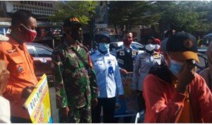 Babinsa Koramil 13/Lubuk Batang Laksanakan Patroli PPKM Mikro dan Penegakan Disiplin Prokes