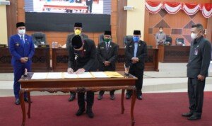3 Rancangan Peraturan Daerah Kabupaten Kapuas Hulu Tahun 2021 Diterima dan Disetujui