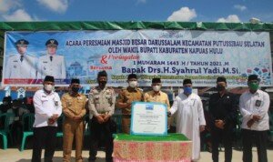 Memperingati 1 Muharam 1443 H, Wakil Bupati Kapuas Hulu Resmikan Masjid Besar Darussalam