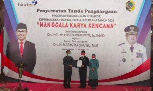 Bupati Tulungagung Terima Manggala Karya Kencana dari BKKBN