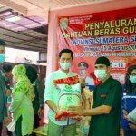 Warga Kelurahan Srijaya Terima Bansos dari Gubernur Sumsel