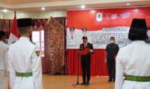 Bupati Kapuas Hulu Kukuhkan Anggota Paskibraka