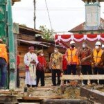 Bupati Kapuas Hulu Hadiri Pemancangan Tiang Pertama Pembangunan Gedung Bina Remaja di Putussibau