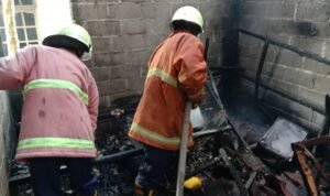 Ceroboh!, Bara Rokok Dikasur Picu Kebakaran Dirumah Sugeng 
