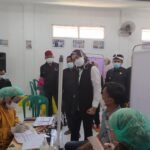 Warga Cibatu Purwakarta Terima Vaksin Astrazeneca Dosis Pertama