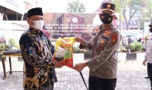 Kapolda Sumsel Distribusikan 3 Ton Beras ke PW Muhammadiyah