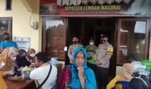 Ratusan Orang Ikuti Vaksinasi Massal dari Polsek Masurai